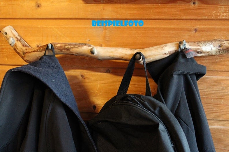 Holzgarderobe